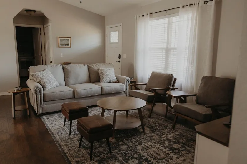 Charming Country Getaway - 8 Min to Everything - Image 1