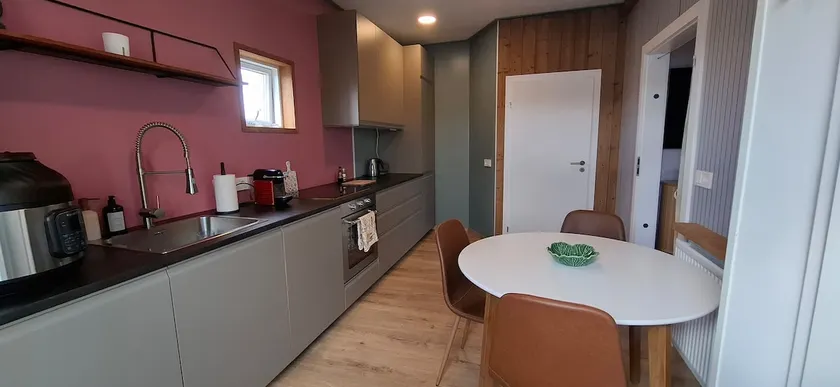Cozy 1BR Apartment w/ Sauna + Workspace - Image 1