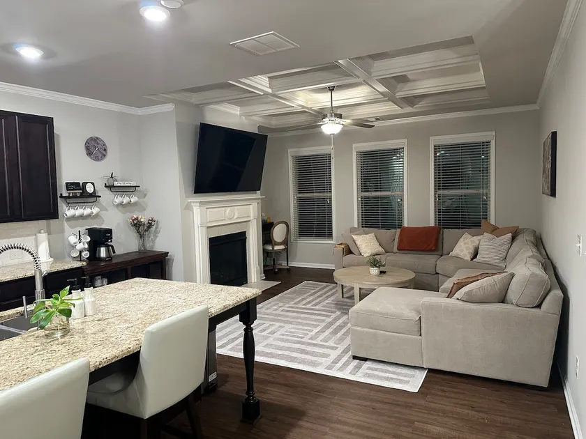 Model- Home Modern, Spacious, and Great Location - Image 1
