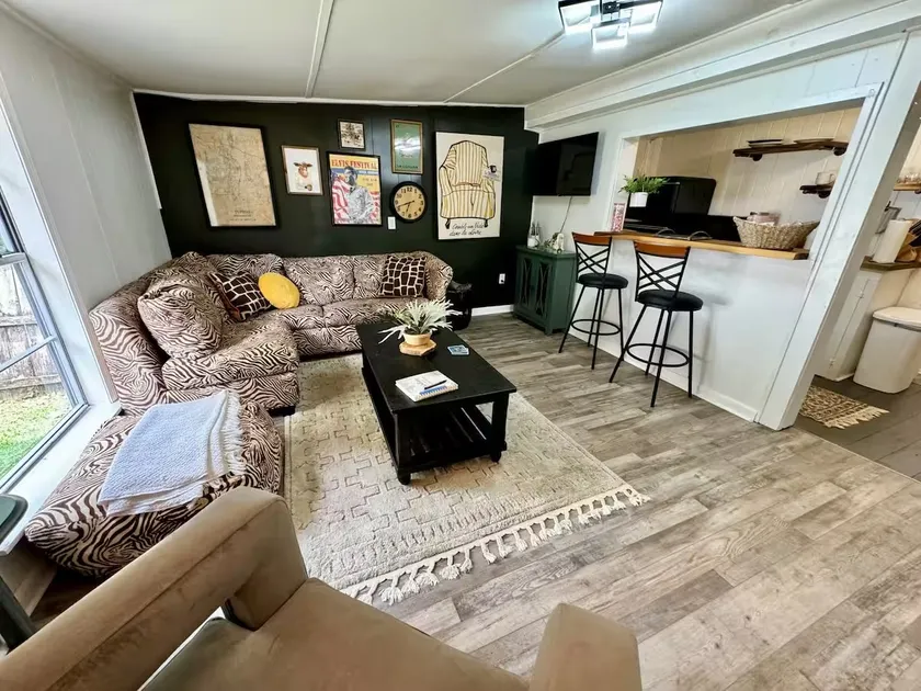 King City Suite/1Bed Downtown Walking Distance - Image 1