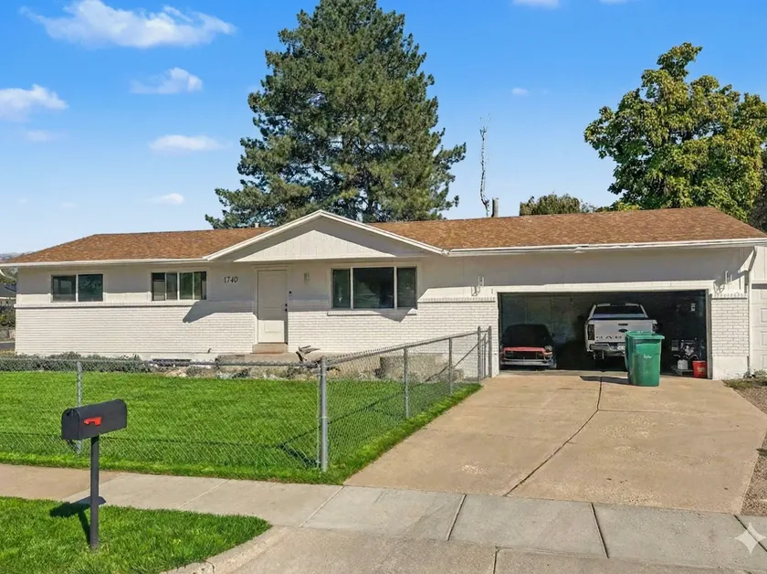 Spacious 3BR Near Hill AFB | Parking+WiFi+Kitchen - Image 1