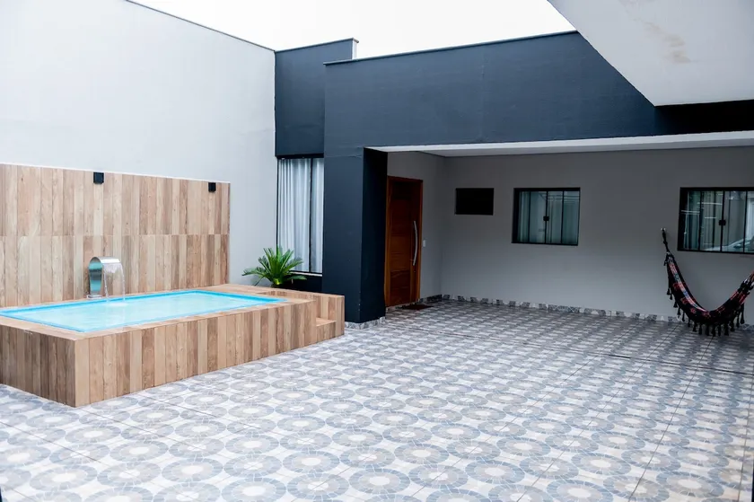 House for 9 • Garage • Next to HU, Airport & Shop. - Image 1