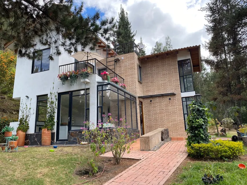 Beautiful country house, in a gated community - Image 1