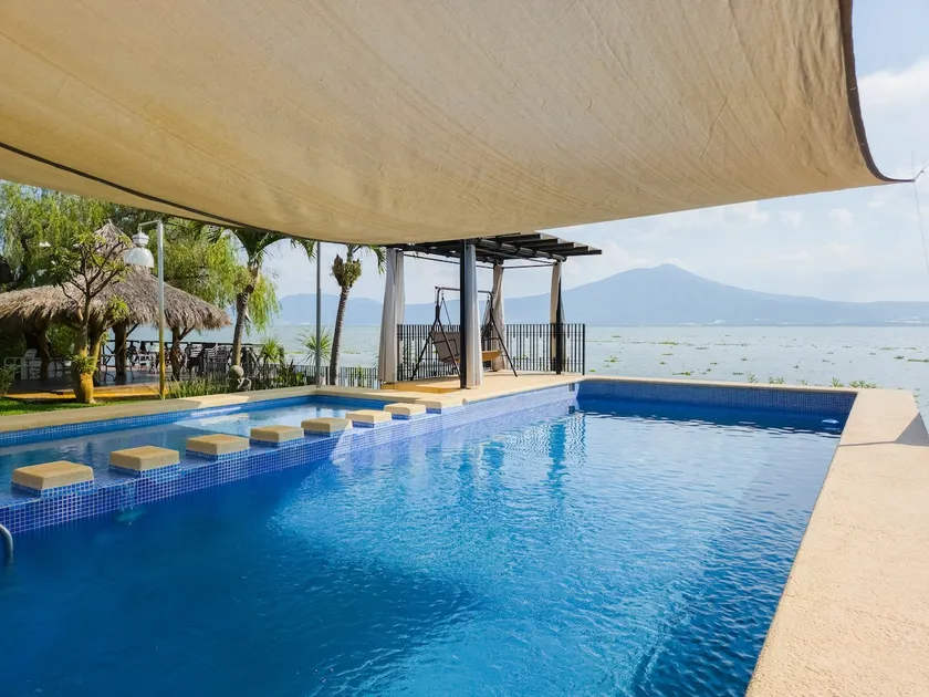 Villa Coxala, lakeside house and hot springs - Image 1