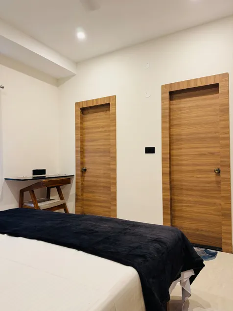 Stay at Zyra 1BHK | Cyber Towers & city hotspots. - Image 1