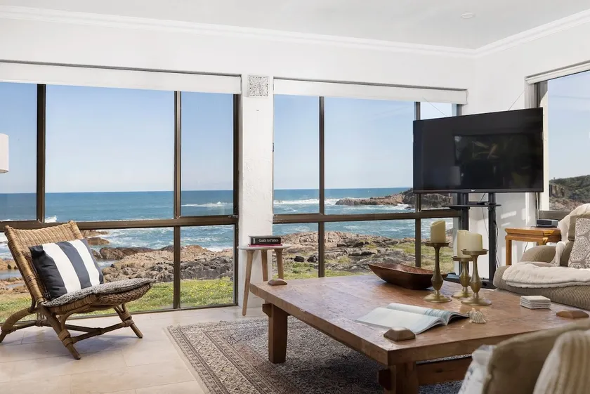 Waterfront Ocean Cottage - Image 1