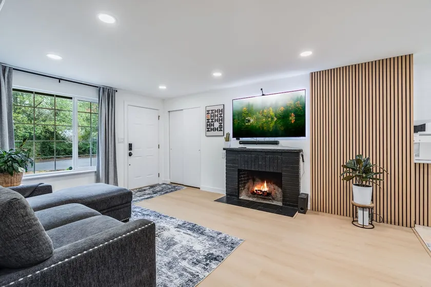 Modern Duplex | 2BR • AC • Garage • Quiet - Image 1