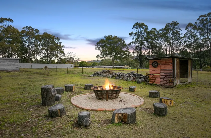 Secluded hobby farm on quiet Bush Road - Image 1
