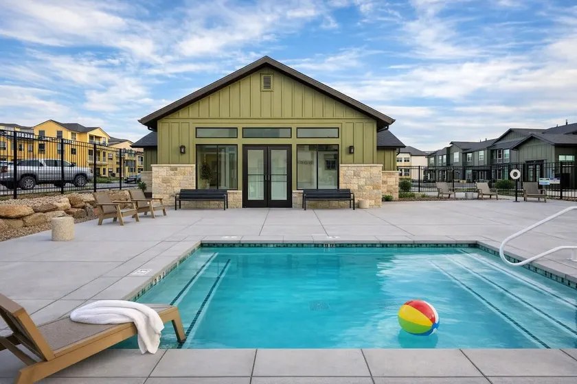 long stays, hot tub, remote work, wifi, playground - Image 1