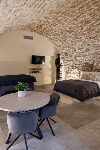 L'Écrin Jurassien – Unique accommodation, hot tub - Image 1