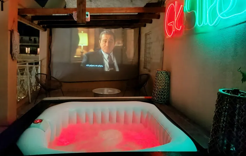 Luxury City Suite with Heated Jacuzzi & Cinema - Image 1