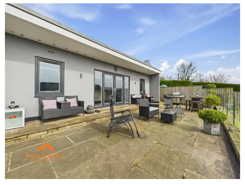 The halfway house - detached property in grounds of the main house - Image 1