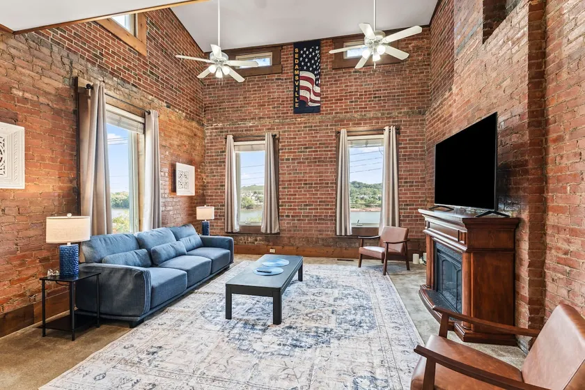 Riverfront Apartment in Cincinnati- UNIT 2 - Image 1