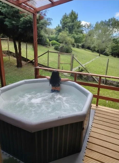 Warm and cozy getaway – hot tub included - Image 1