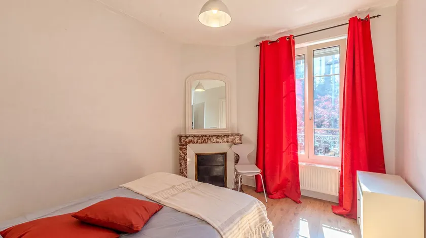 2 bedrooms • Balcony • Train station & center within walking distance • Nancy - Image 1