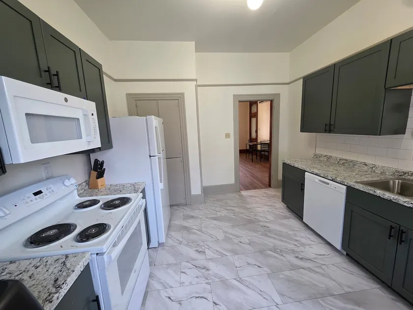 Enjoy a visit to Mini Mansion - Image 1