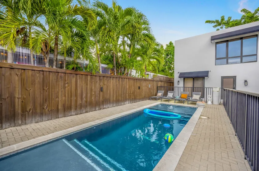 Design District Home · Heated Pool · Sleeps 6 - Image 1