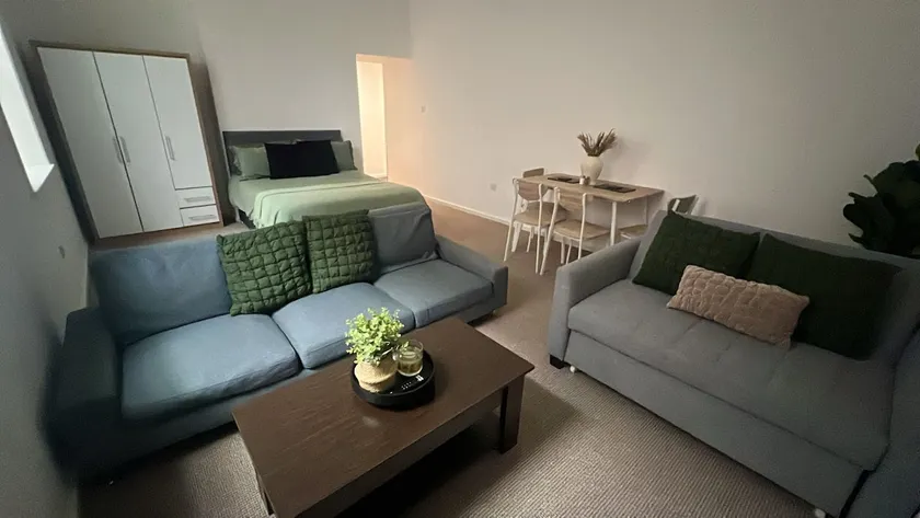 Chic & Comfy 1 Bed Apartment Sheffield Stay - Image 1
