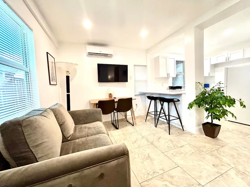 Modern 2bedroom Downtown West Palm Beach - Image 1
