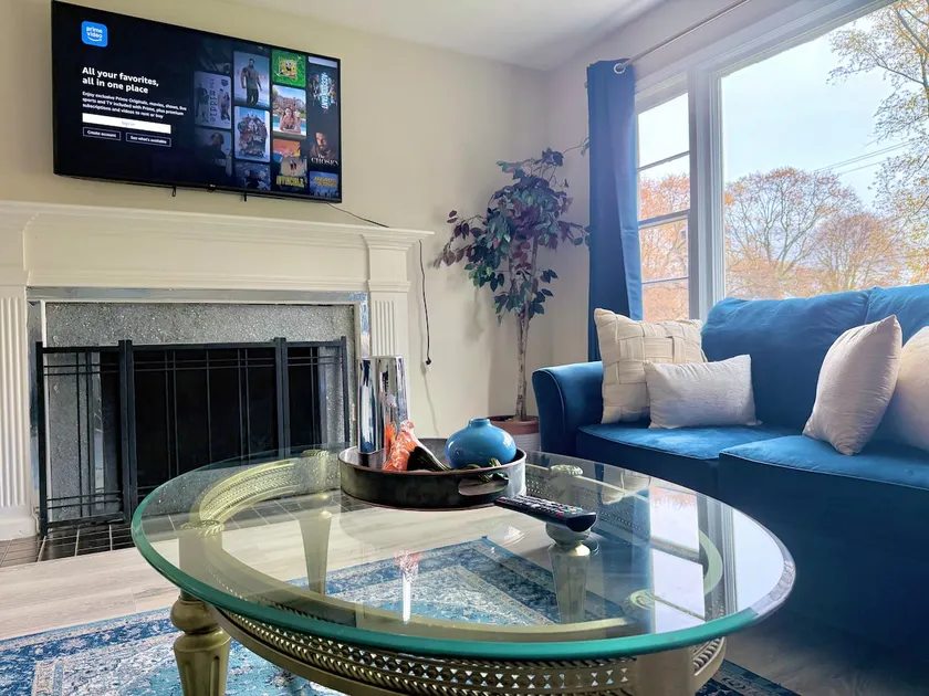 2-bedroom Elegant Escape in the city of Rochester! - Image 1