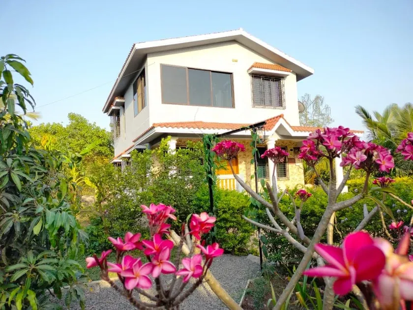 A quiet, semi - luxury villa near Awas Beach - Image 1