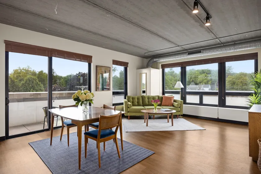 Corner Unit - Great location, Parking, Pool & Gym - Image 1