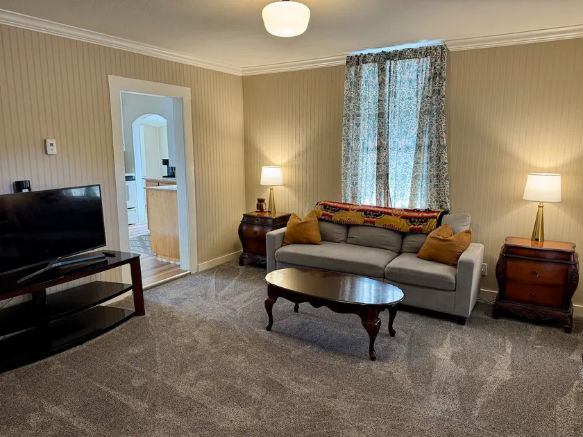 Central Pendleton Gem | Western Charm and Comfort - Image 1