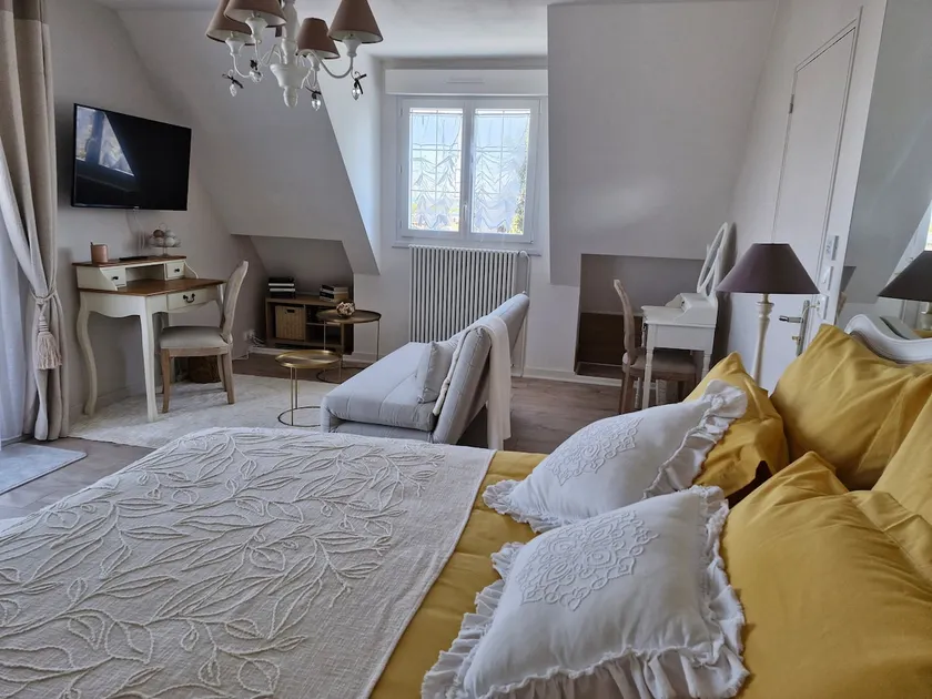 Bright and independent 60 m² apartment - Image 1