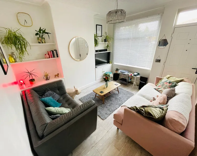 Sheffield Gem: Trendy Terrace Near Everything! - Image 1