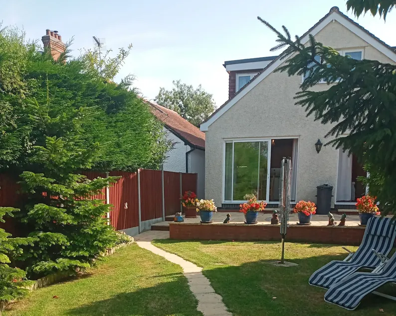 Sleeps 8. 1 dbl, 1 twin, 1 sgl, 1 family, Parking - Image 1