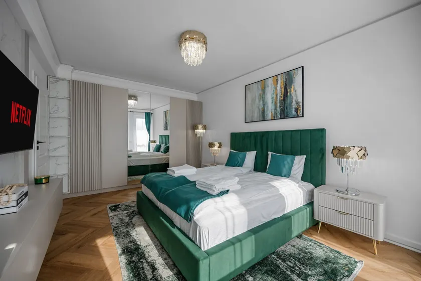 FLH - Panoramic Garden Luxury Apt - Image 1