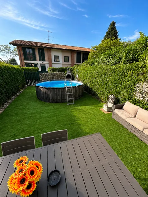 Detached villa with garden and private pool - Image 1