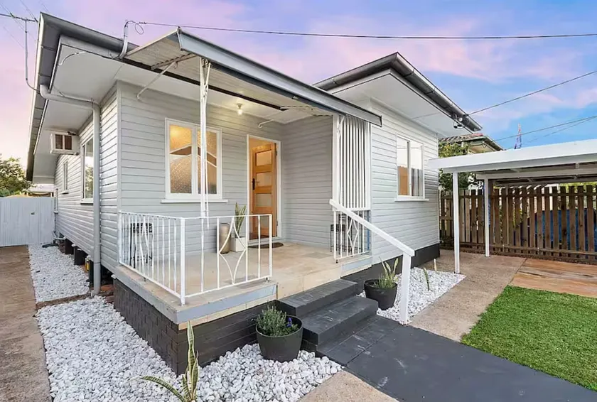 2 BR Pet Friendly Cottage 300m to Beach-New Owners - Image 1