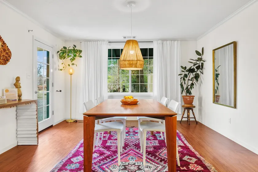 Vineyard View Home + Complimentary Wine Tasting - Image 1