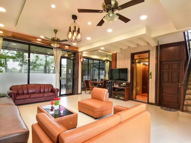 Blossomcreek 7 BHK Villa Pool & Lift Regara Stays - Image 1