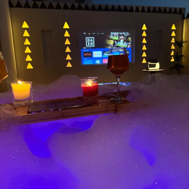 Najdi Style Apt |Relax Jacuzzi & cinema Projector - Image 1