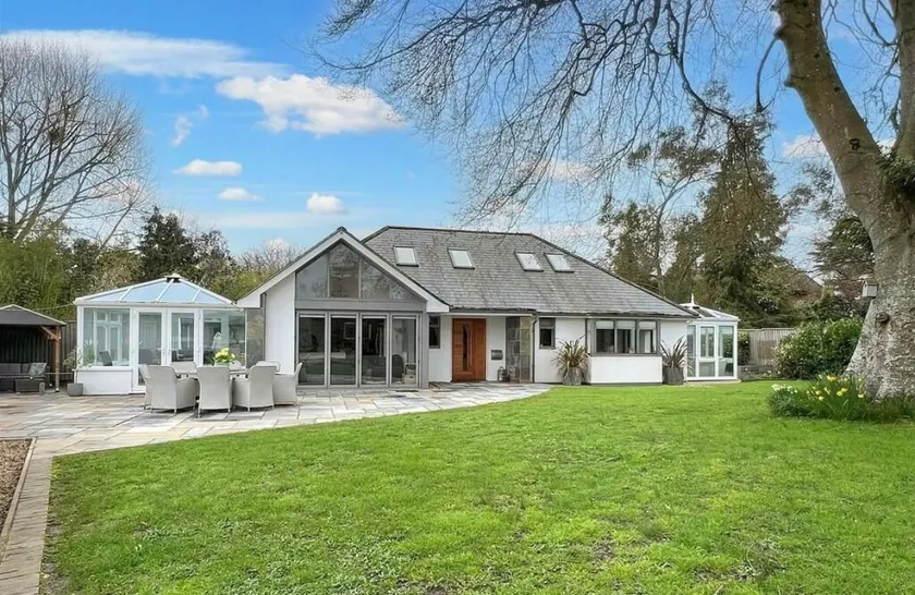 Beechwood House, Hot Tub & Games Room, New Forest - Image 1