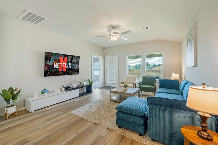 Family Getaway 3BR/2BA by Lake Conroe - Image 1