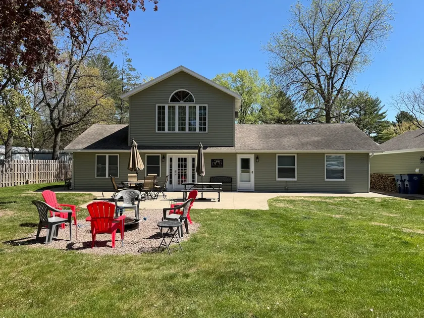 Relax in Waupaca and the Chain O Lakes. - Image 1