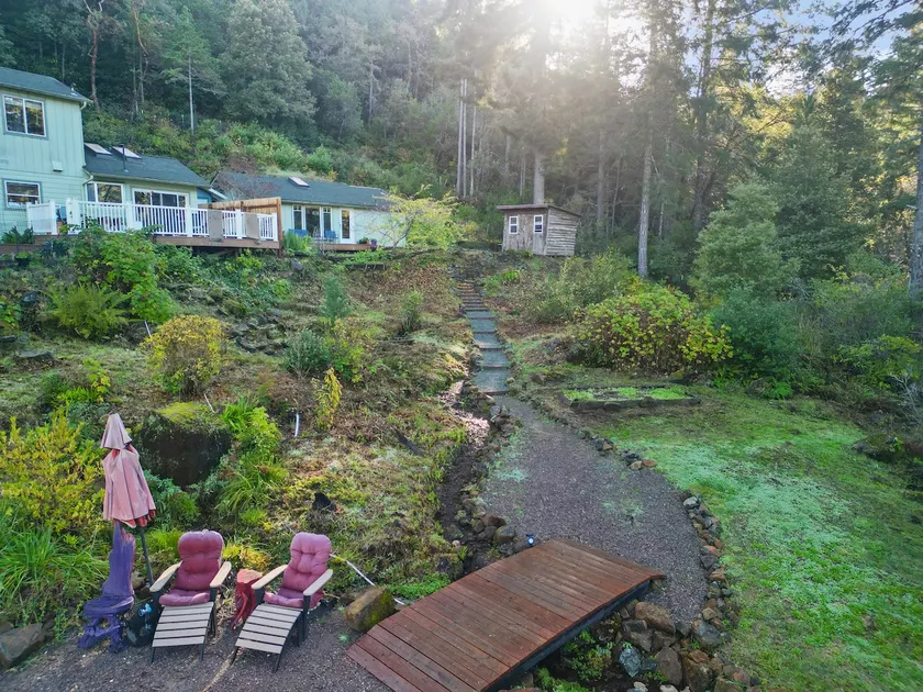Treetop Cottage on the River - Image 1