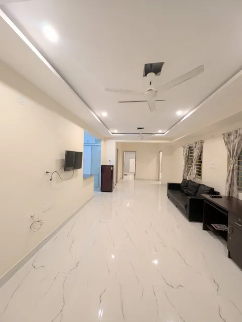 Vista Home -3 BHK Flat Near Airport, BHEL & KIMS - Image 1