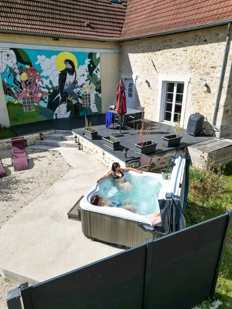 L'Hirondelle – Private Jacuzzi - Image 1