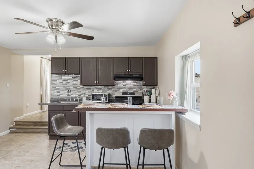 Sleeps 6 • Patio + Grill • Parking • Near Downtown - Image 1