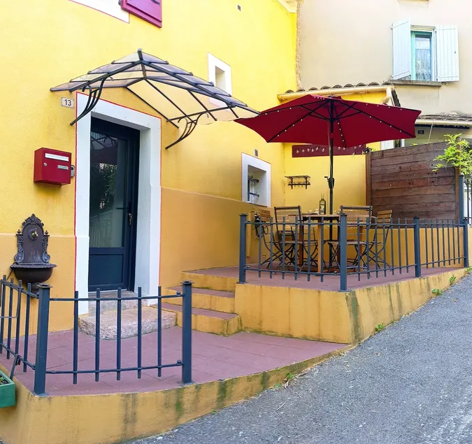 House for 9 people in Vallon-Carmes, linens included, air conditioning - Image 1