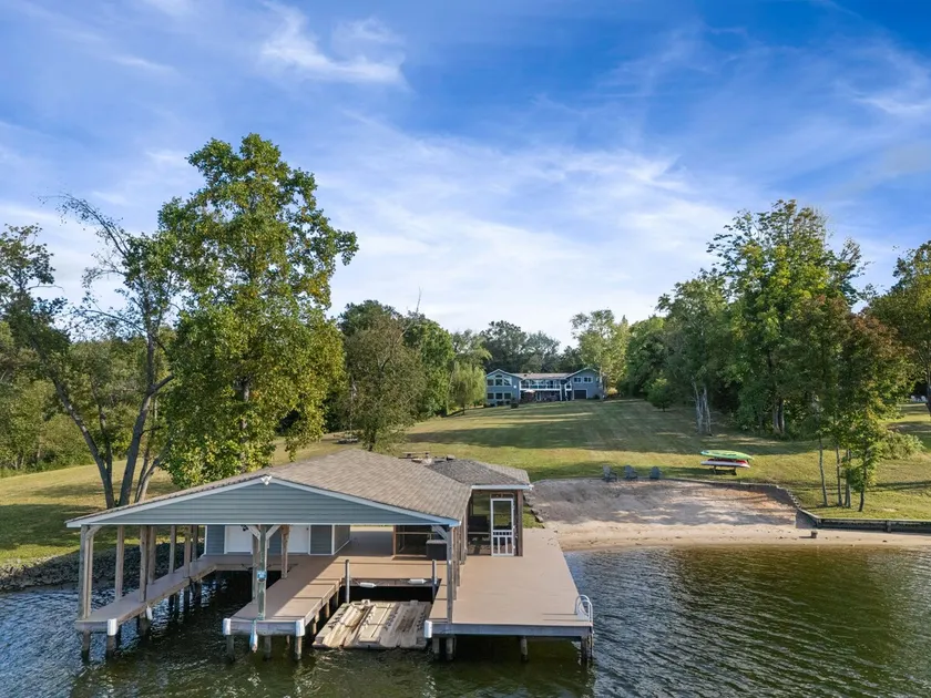 Lakeview Escape - Pet friendly with Personal Beach - Image 1