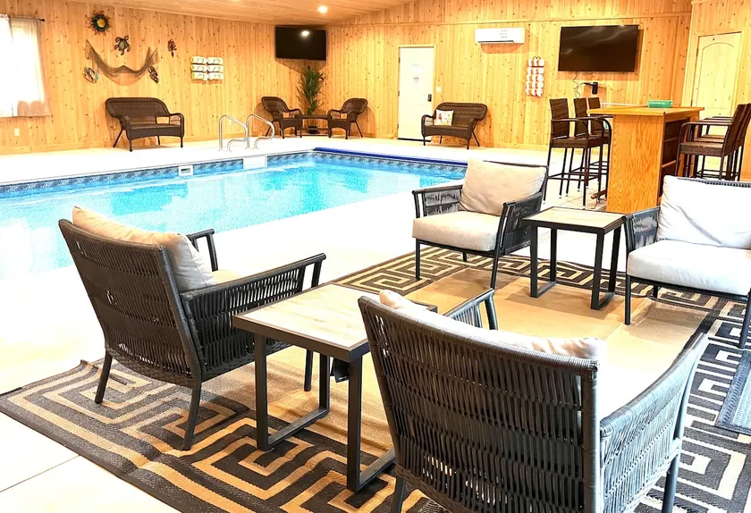 Private Indoor Heated Pool Great for groups! Clean - Image 1