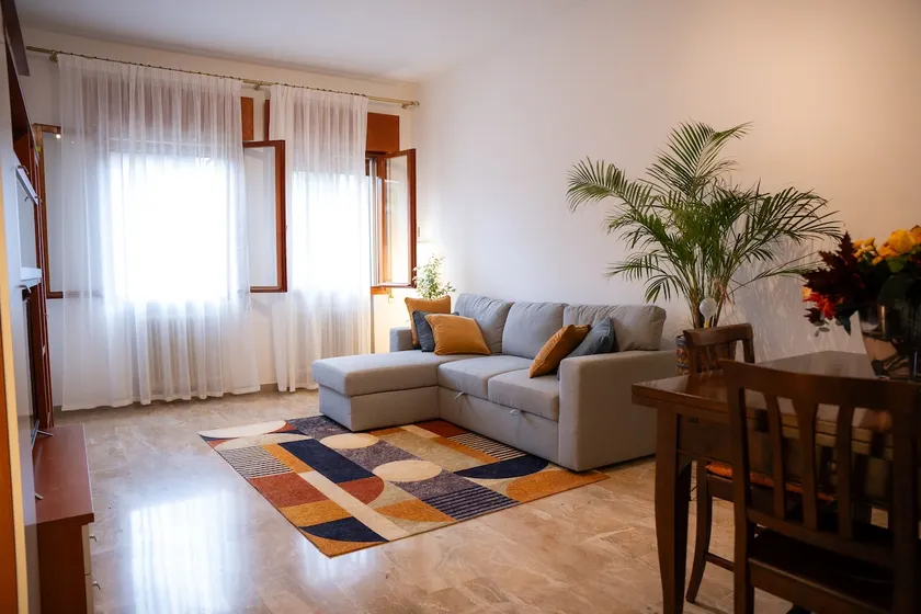 Cozy home in Venice, Treviso, with free parking - Image 1