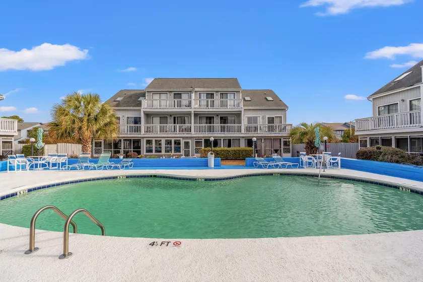 Cozy 2BR Retreat • Sleeps 7 + Pool Access - Image 1