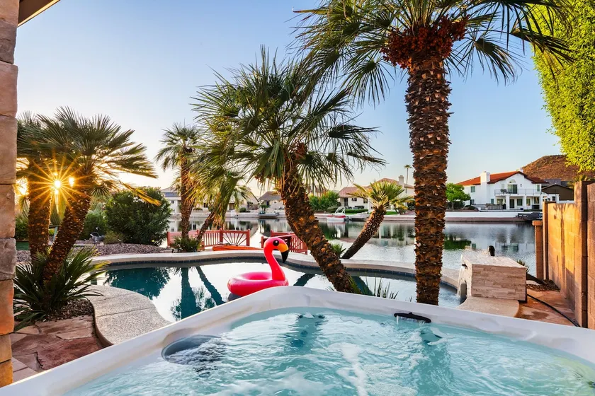 Lakefront w/ Pool & Hot tub & Boat & Gym & Massage - Image 1