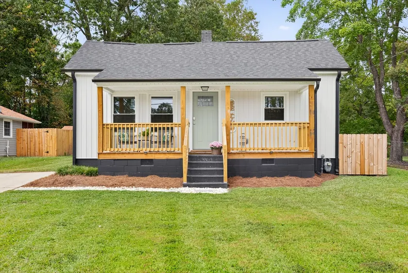 Charming Renovated Home Near Downtown & Airport - Image 1
